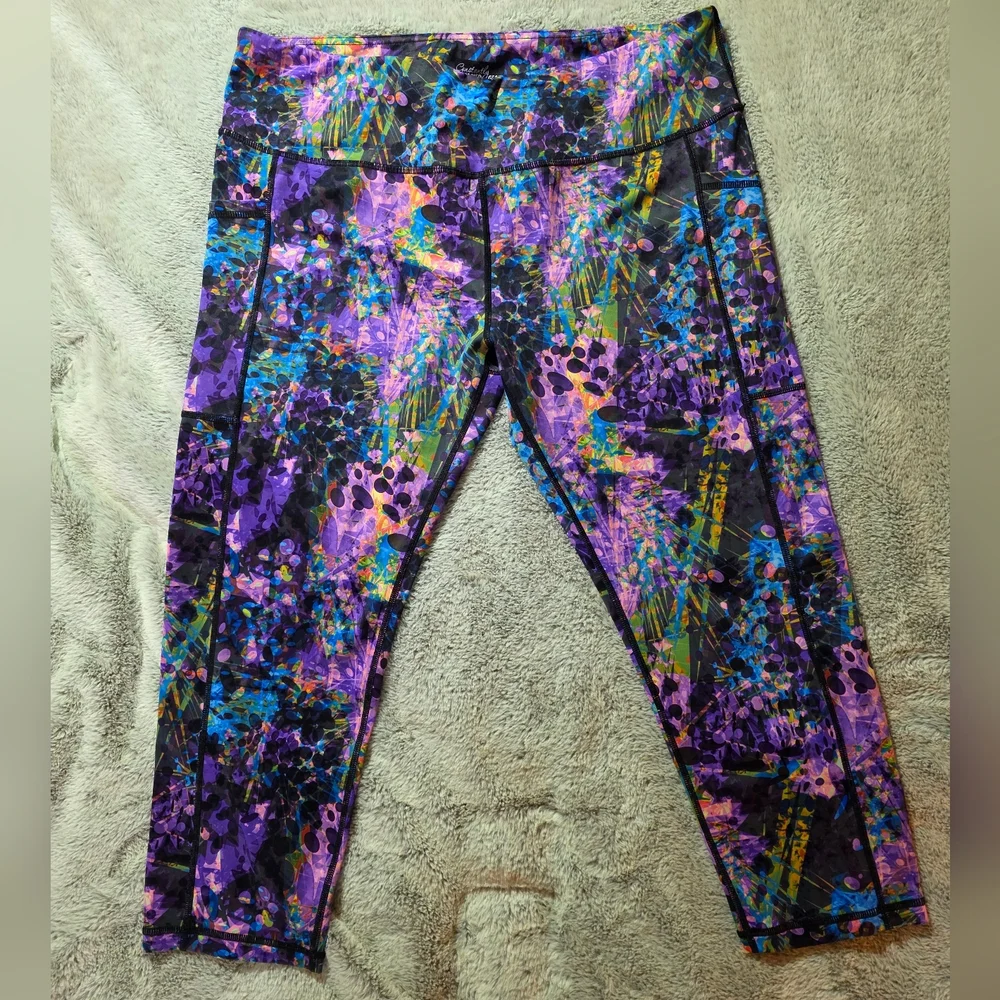 CVG *RETIRED* Hurricane Capri Length Leggings - Picture 1 of 3